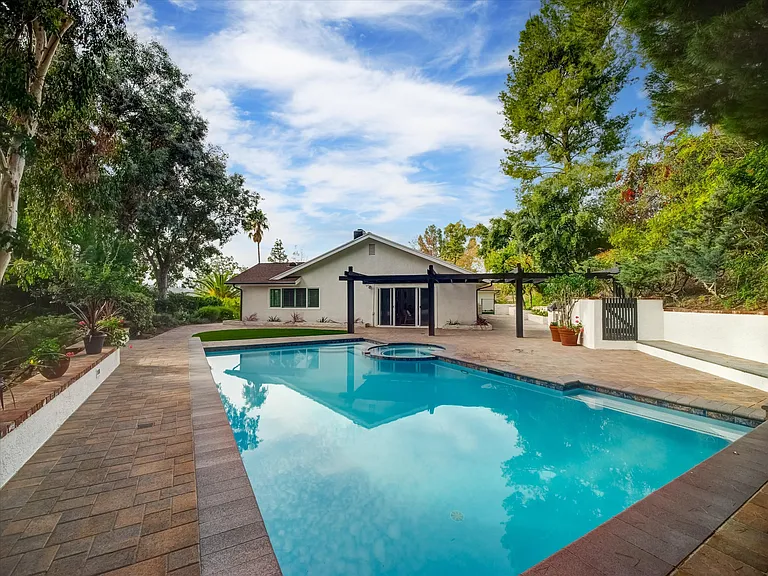 4732 Del Moreno Dr — Photo 86