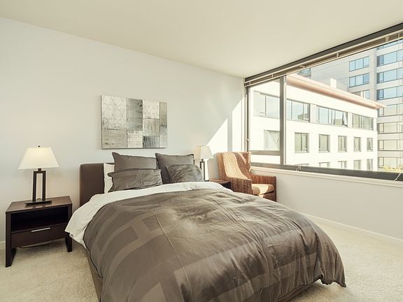 3rd image of 260 King St Unit 643