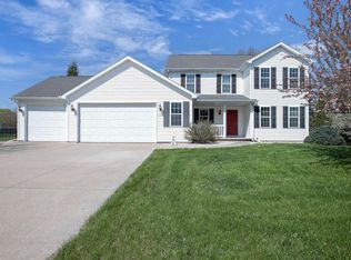 1810 Gateway Meadows Ln, Neenah, WI 54956