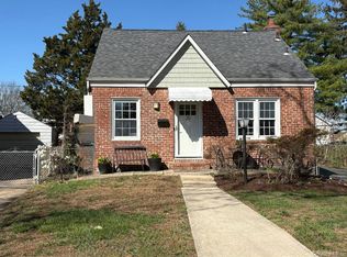 25 Park Circle, New Hyde Park, NY