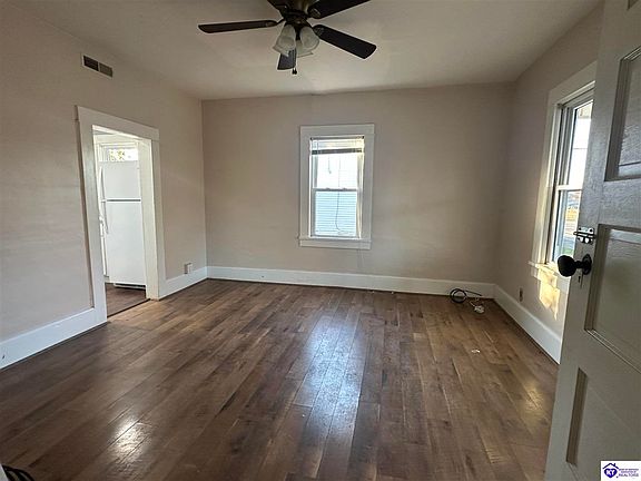 3rd image of 208 Rose St