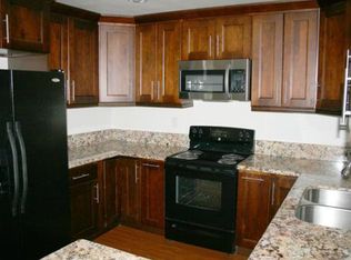 18619 Collins St APT F31, Tarzana, CA 91356