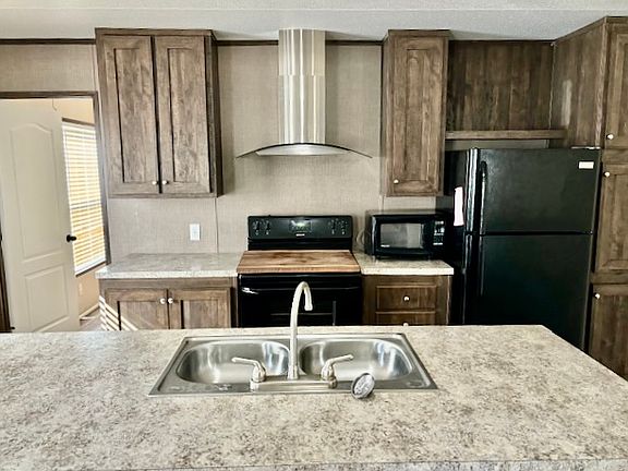 2nd image of 3510 Fox Dr Trailer 9