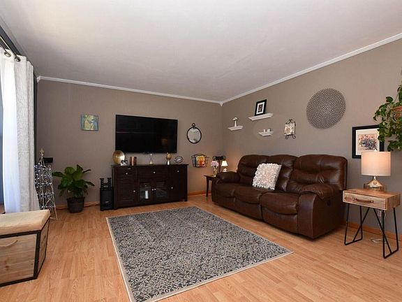 5th image of 1075 E Keri Ln