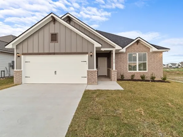 1920 Stubbs Dr, Bryan, TX 77807