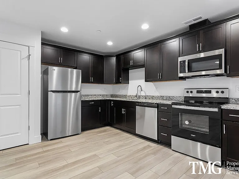 977 Creer Way #D-111 — Photo 42