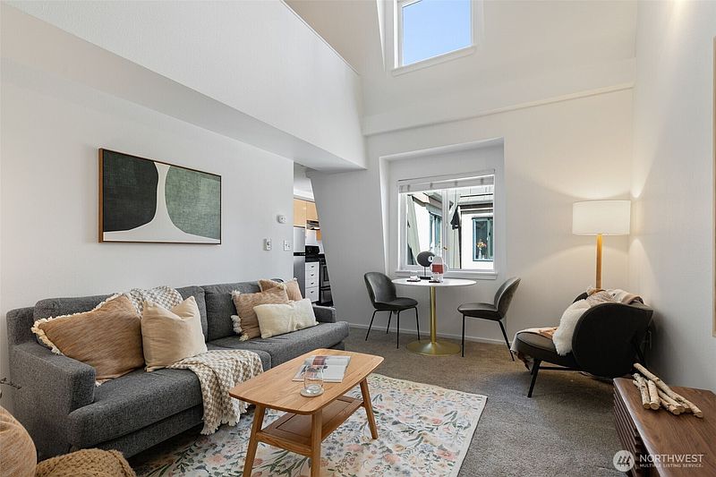 2nd image of 425 Vine St #721
