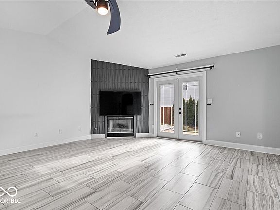 4th image of 5835 Victory Ave