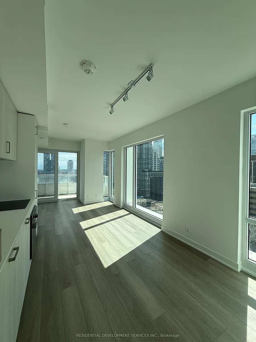 Building Photo - 88 Queen St E #1510