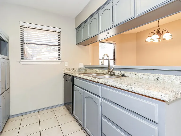3816 Ashley Ln — Photo 8