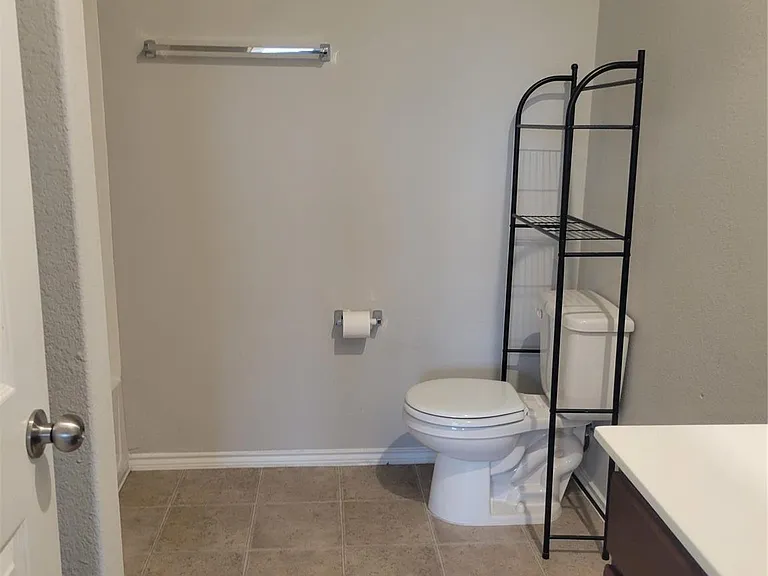 221 Compania Dr — Photo 16