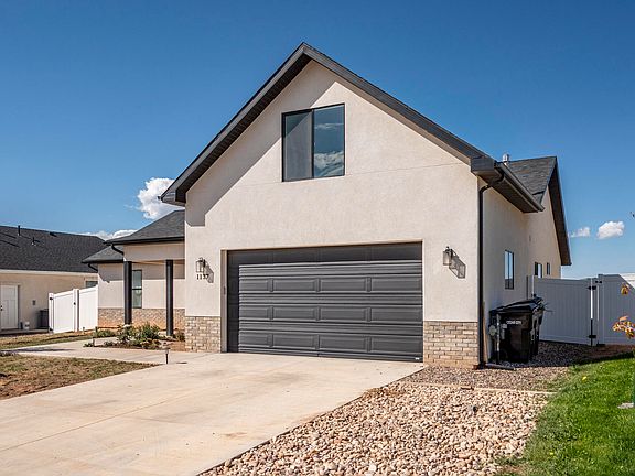 5th image of 1137 N Yucca St