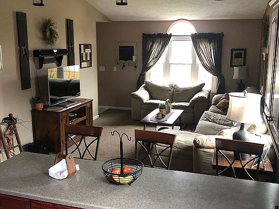 3rd image of 213 Dennis Ln