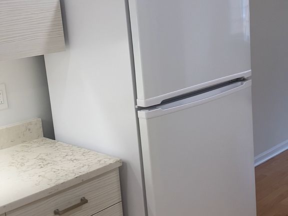 4th image of 6872 W Touhy Ave APT D