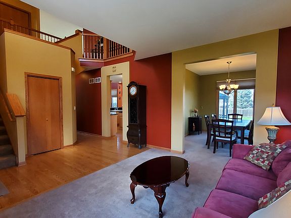 5th image of 1560 Hillcrest Ln