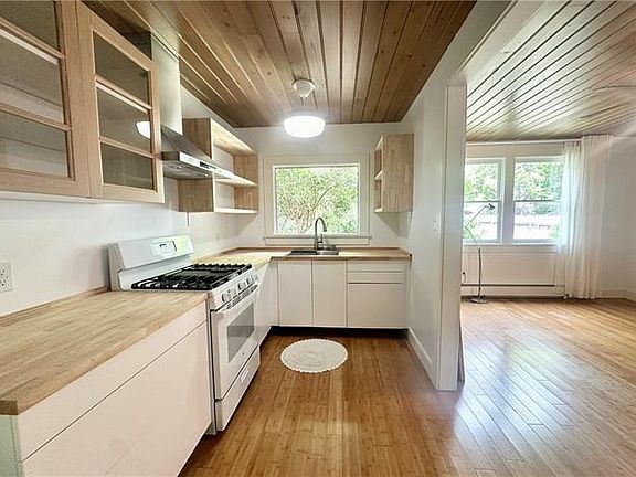 5th image of 317 N Bernadotte St