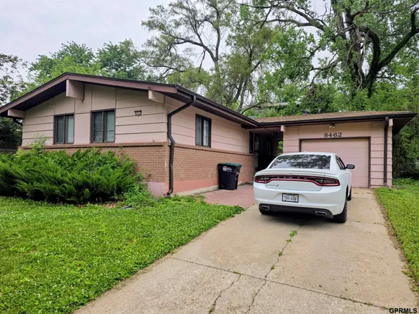 8462 Grand Ave, Omaha, NE 68134