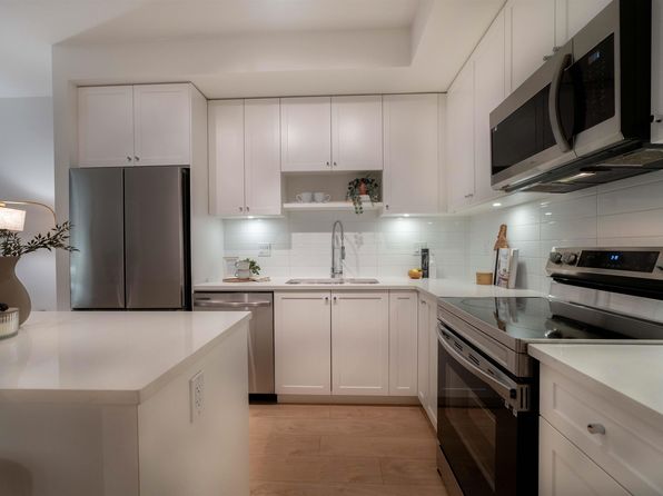 2 bedroom rental in Surrey — photo 6