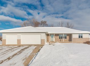 1130 Hillcrest Ln, Seymour, WI 54165
