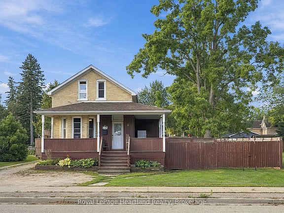 3rd image of 8 Clarke St S