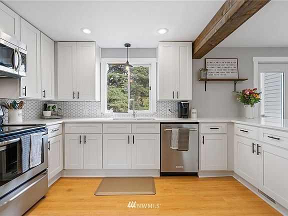 First look at the fully remodeled kitchen!