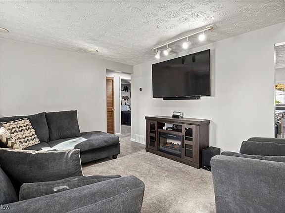 3rd image of 2887 Lincoln St