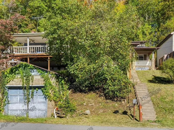 154 Lake Floyd Cir, Bristol, WV 26426