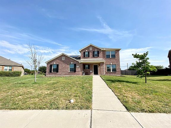 2nd image of 900 Dandelion Cir