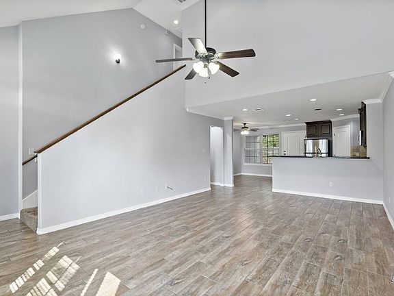 4th image of 811 Dominik Dr