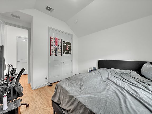 5th image of 2725 Bechtol St