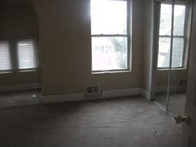 4th image of 4691 Buckingham Ave