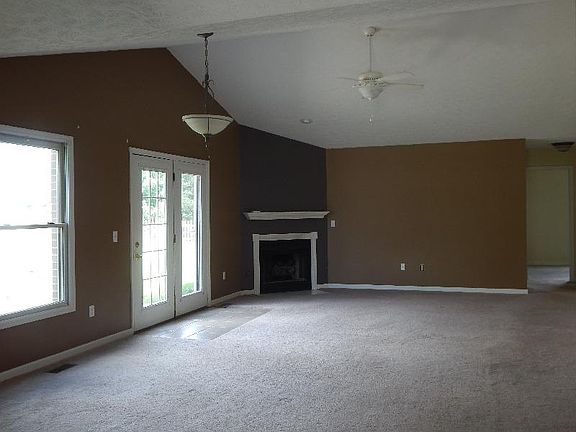 3rd image of 974 Brookfield Dr