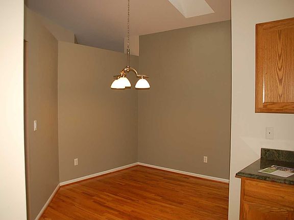 5th image of 15101 Western Valley Dr