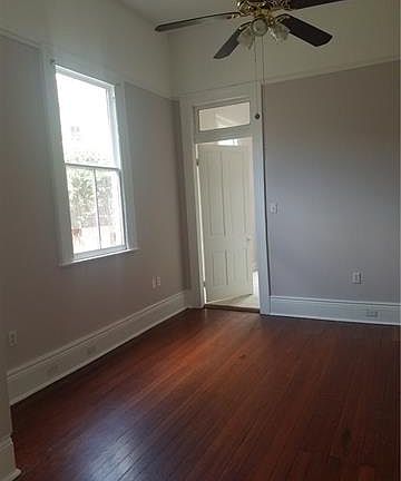 5th image of 323 S Clark St