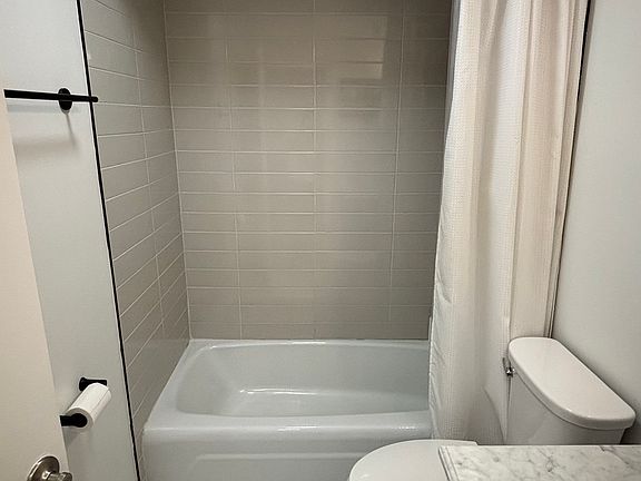 4th image of 1 N Chestnut Ave APT 4G