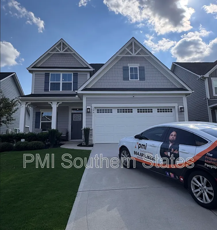 4 bed, 2.5 bath, 2114 sqft, $2,100 — Photo 2