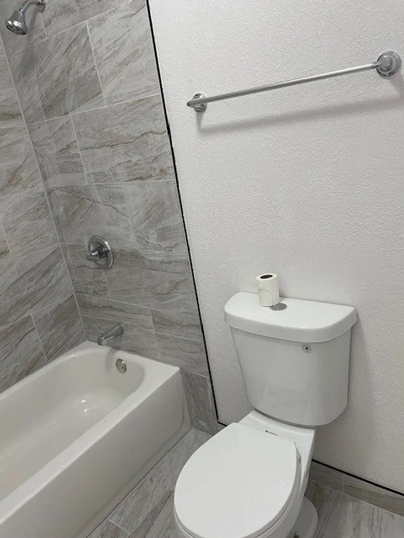 Redwood Garden Apartments — Photo 4