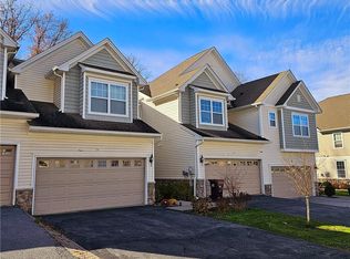 19 Fieldstone Dr, Middletown, NY 10940