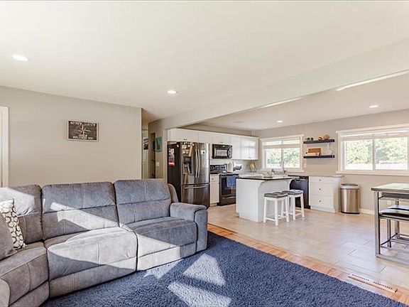 3rd image of 1470 Stanger Dr
