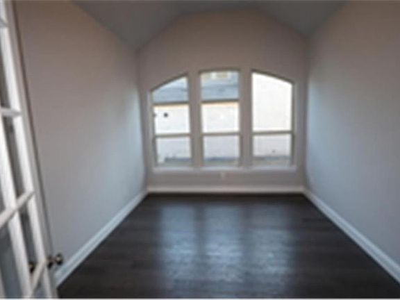 4th image of 3013 Maplewood Dr