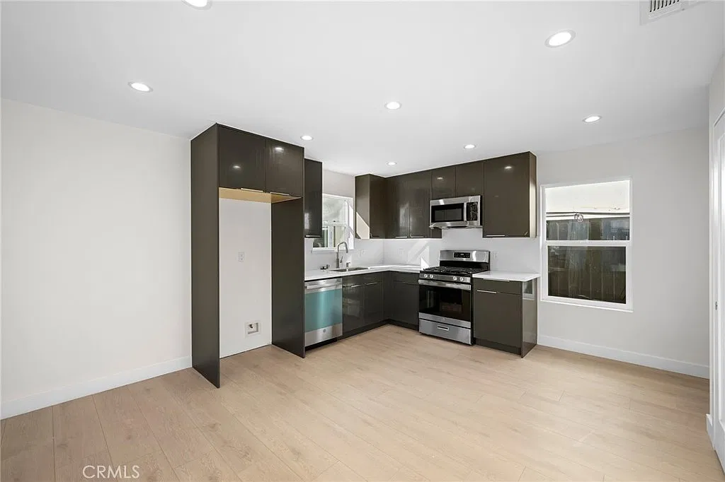 1233 Orange Grove Ave — Photo 3