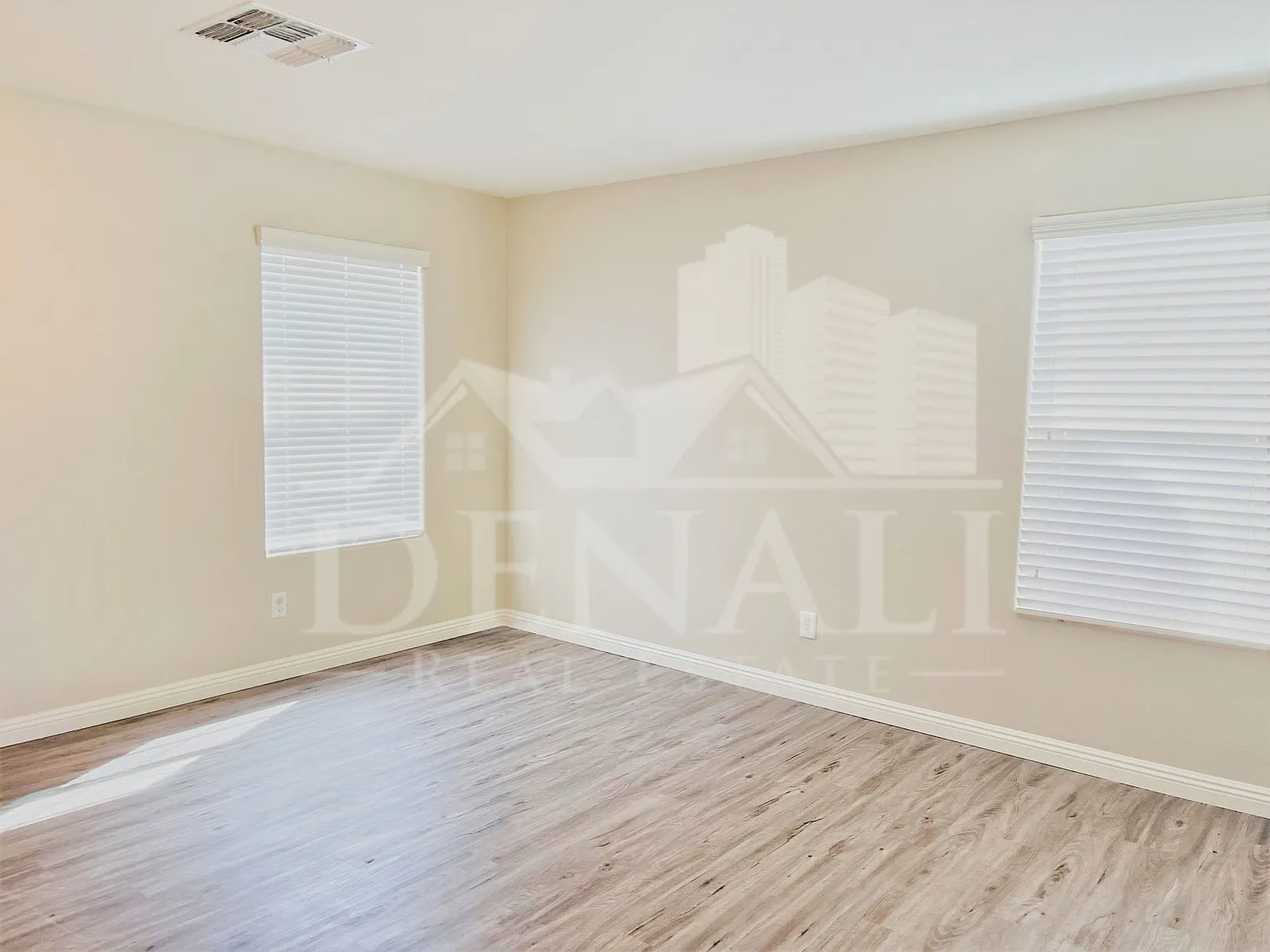4 bed, 2.5 bath, 1955 sqft, $2,795 — Photo 4