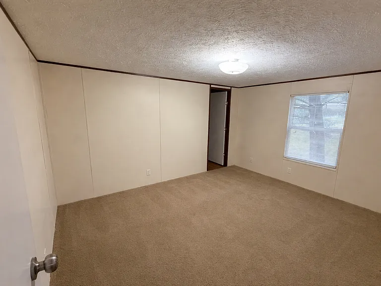 105 Campbell Dr — Photo 6