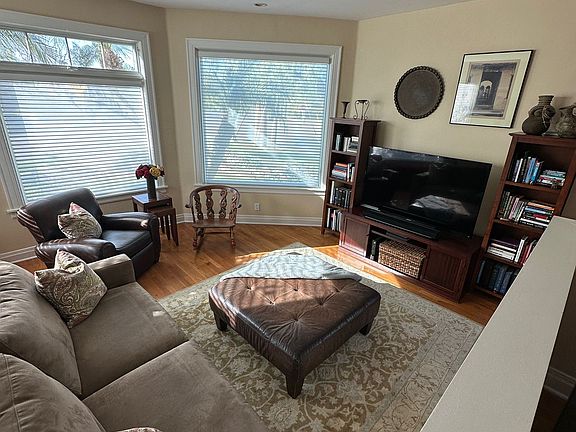 3rd image of 4961 35th St