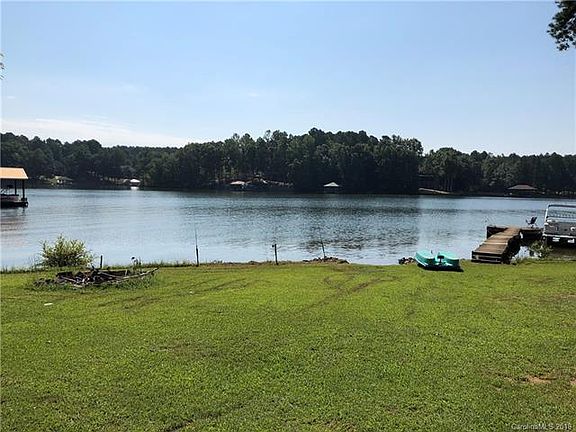 2nd image of 8909 Oakwood Cir