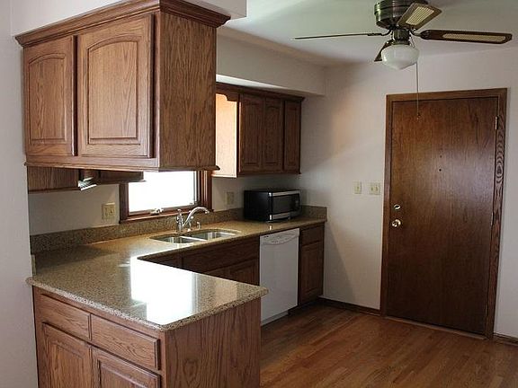 3rd image of 215 W Norport Dr