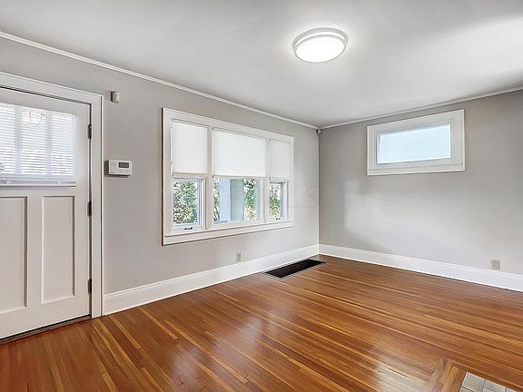 3rd image of 155 E Jenkins Ave