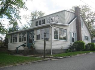 86 John Wickes Ave, Warwick, RI 02818