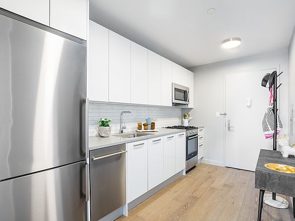 3rd image of 751 E 6th St APT 4J