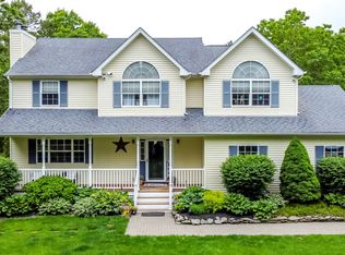 24 Charter Ct, Manorville, NY 11949